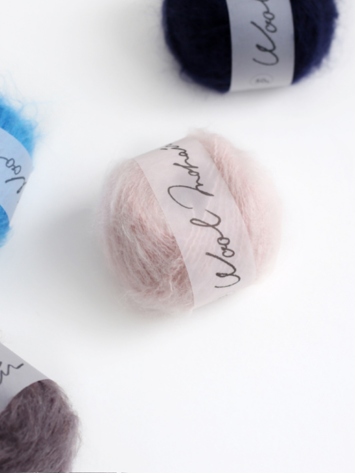 Daruma Horizontal Field Wool M – обзор и цена Sewing Thread In Textile